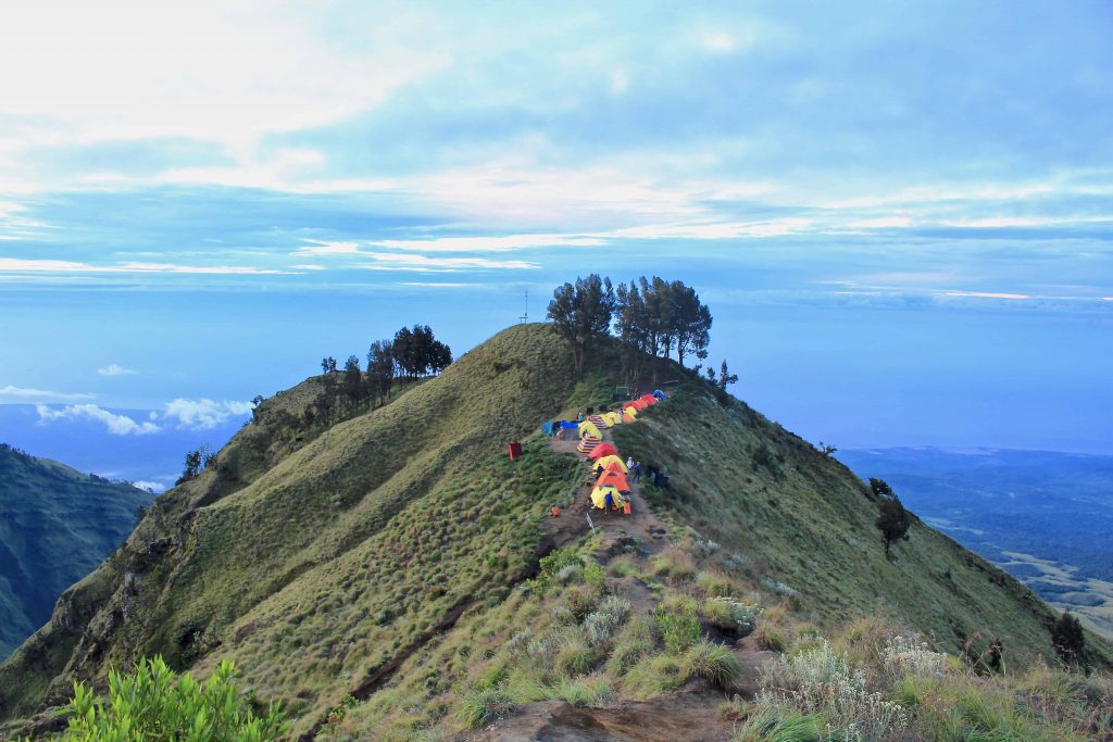 hiking in mount rinjani in india