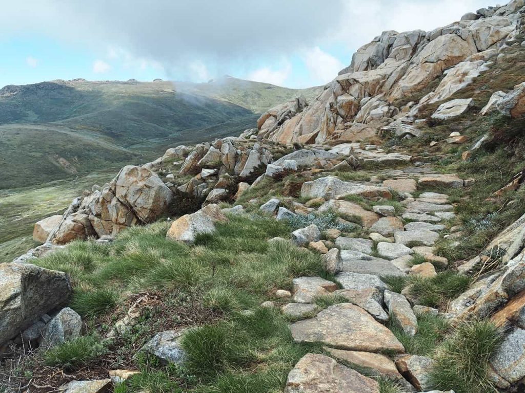 hiking Mount Kosciuszko in australia