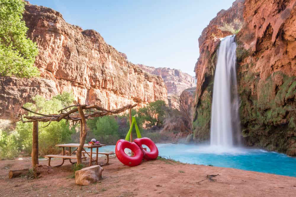 hiking in arizona around havasu falls